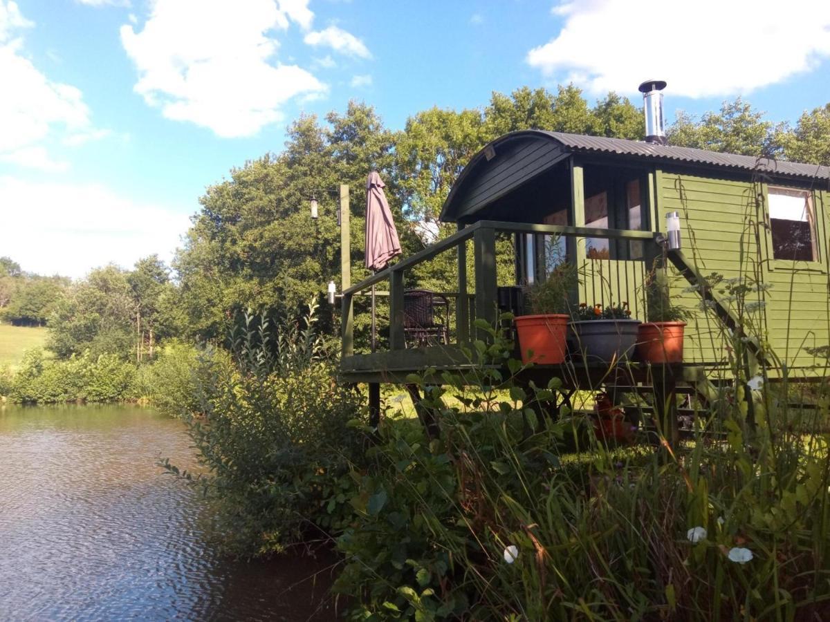 Charming Tranquil Shepherds Hut With Lakeside Balcony 'Roach' Uckfield Extérieur photo