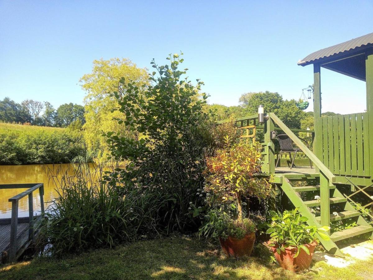 Charming Tranquil Shepherds Hut With Lakeside Balcony 'Roach' Uckfield Extérieur photo